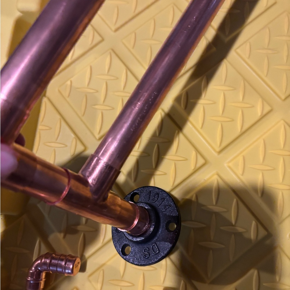 Copper towel rack and toilet roll holder - Picture 4 of 6